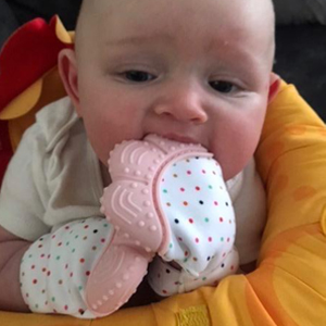 silikonova-rukavichka-za-grizane-chesane-na-nikneshti-bebeshki-zubi-mnenia-2