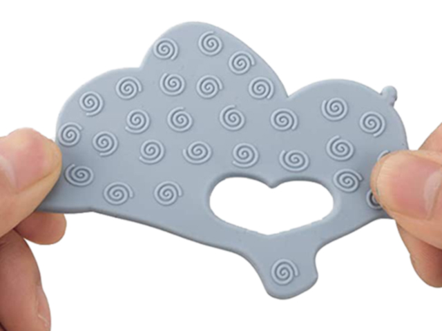 silikonova-grizalka-chesalka-s-klips-detaili-3