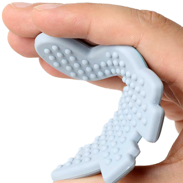 silikonova-grizalka-chesalka-s-klips-predimstva-2