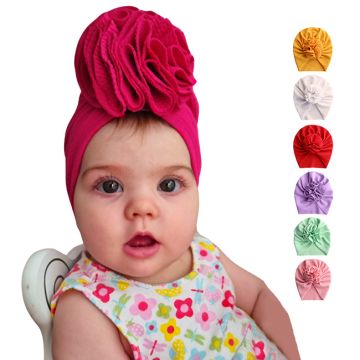 shapka-turban-za-bebe-cvetove